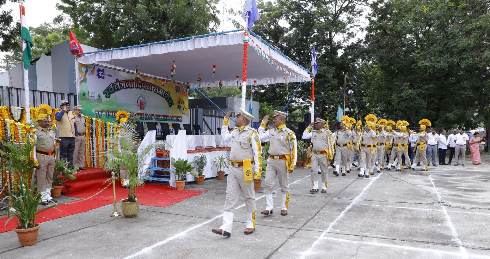 National Anthem and an impressive Guard of Honour presented by the CISF contingent